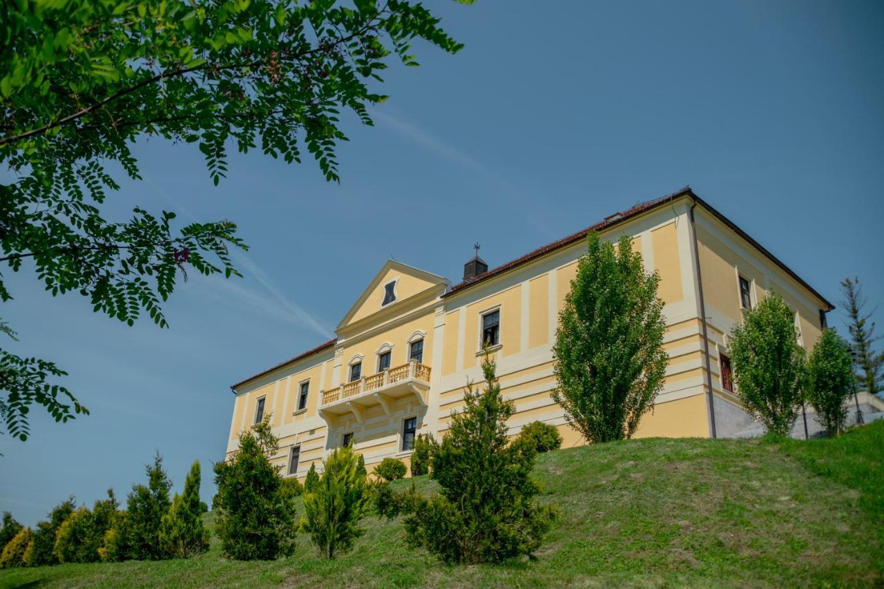 Hotel & Restoran Dvorac Gjalski Zabok Exterior foto